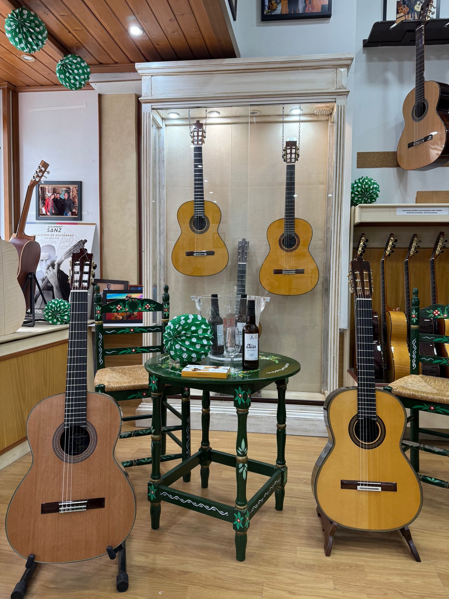 La Guitarra y la Feria de Sevilla: Un Romance de Compás y Tradición